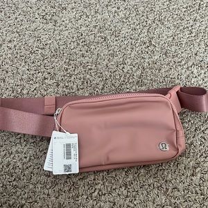Lululemon everywhere belt bag NWT